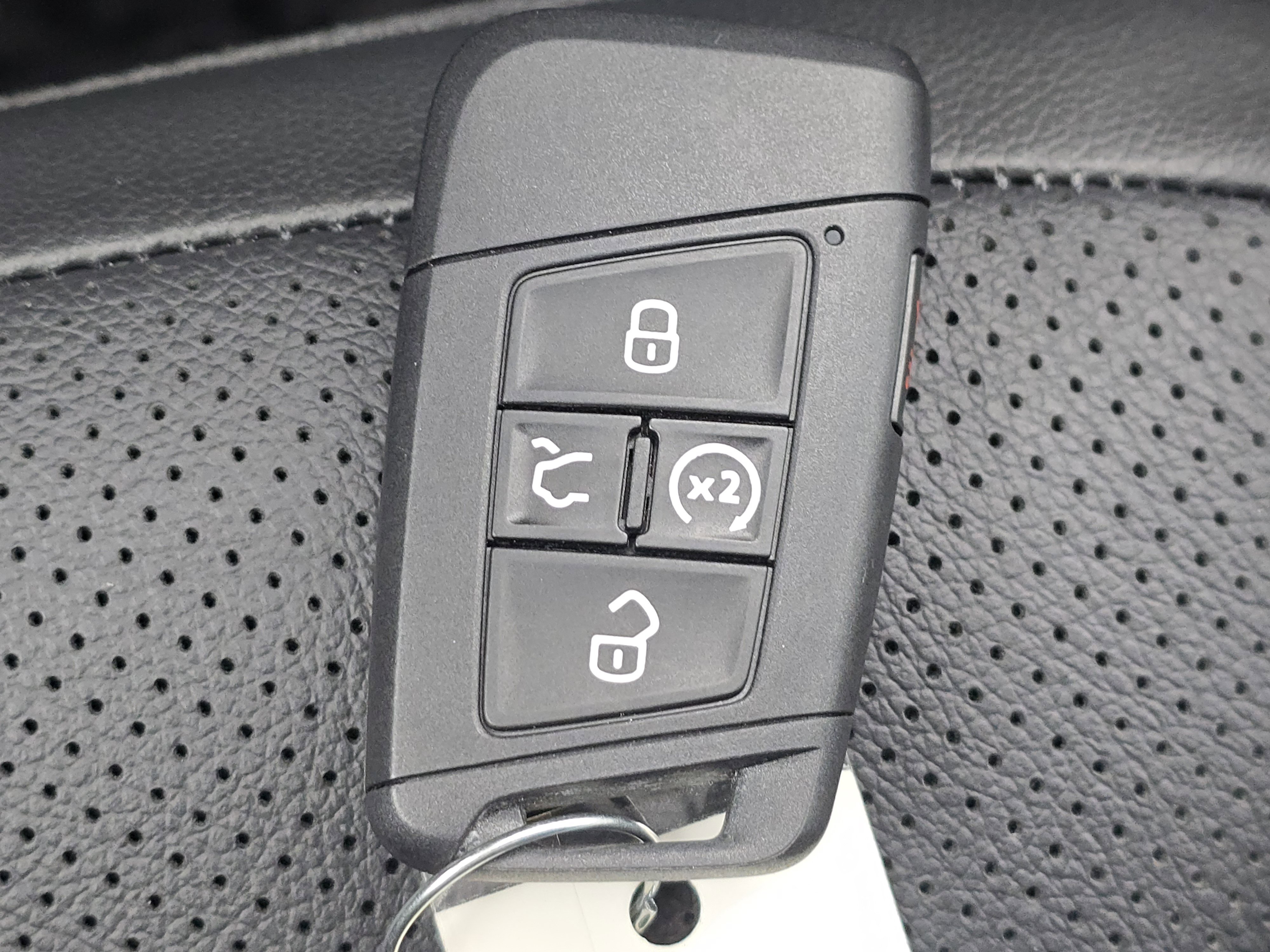 Certified 2024 Volkswagen Tiguan SEL R-Line image 28