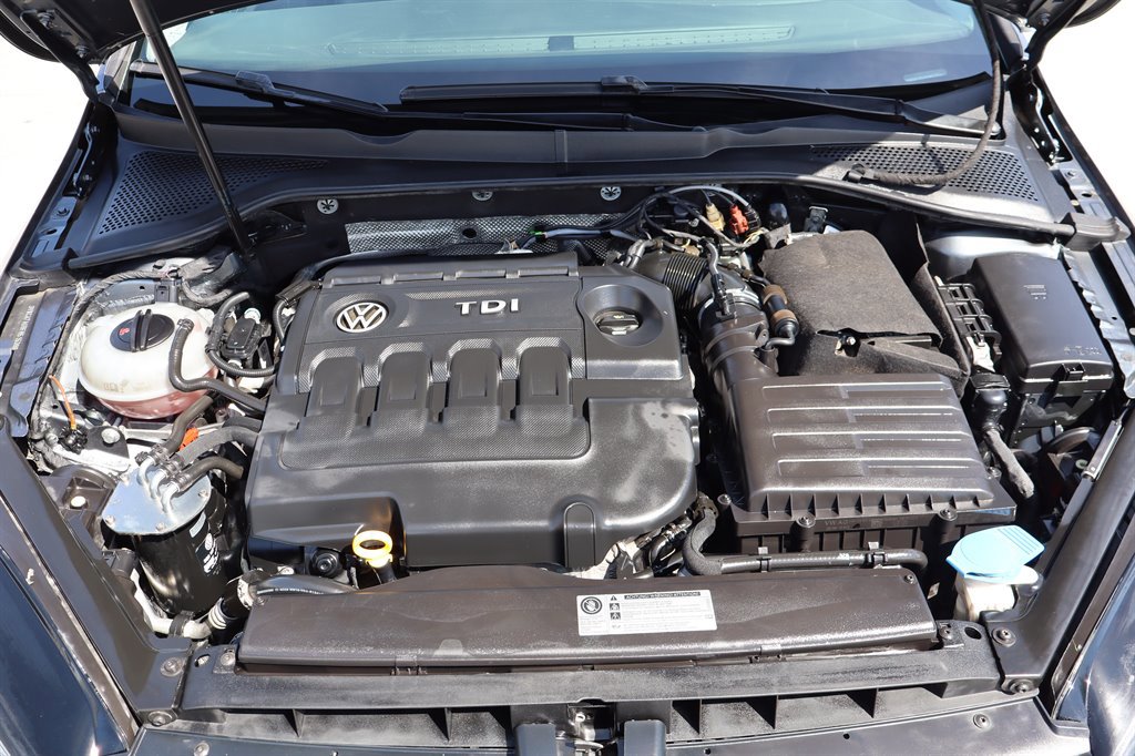 Used 2015 Volkswagen Golf TDI S FWD image 36