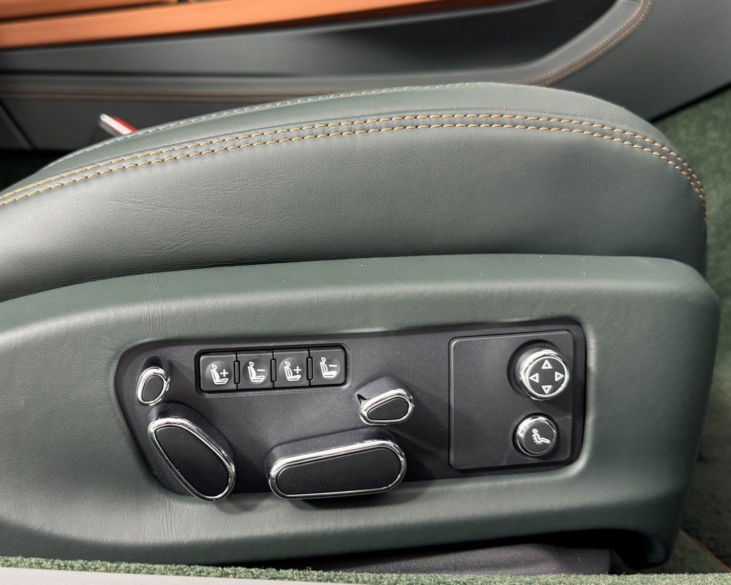 Used 2024 Bentley Continental GT S image 37