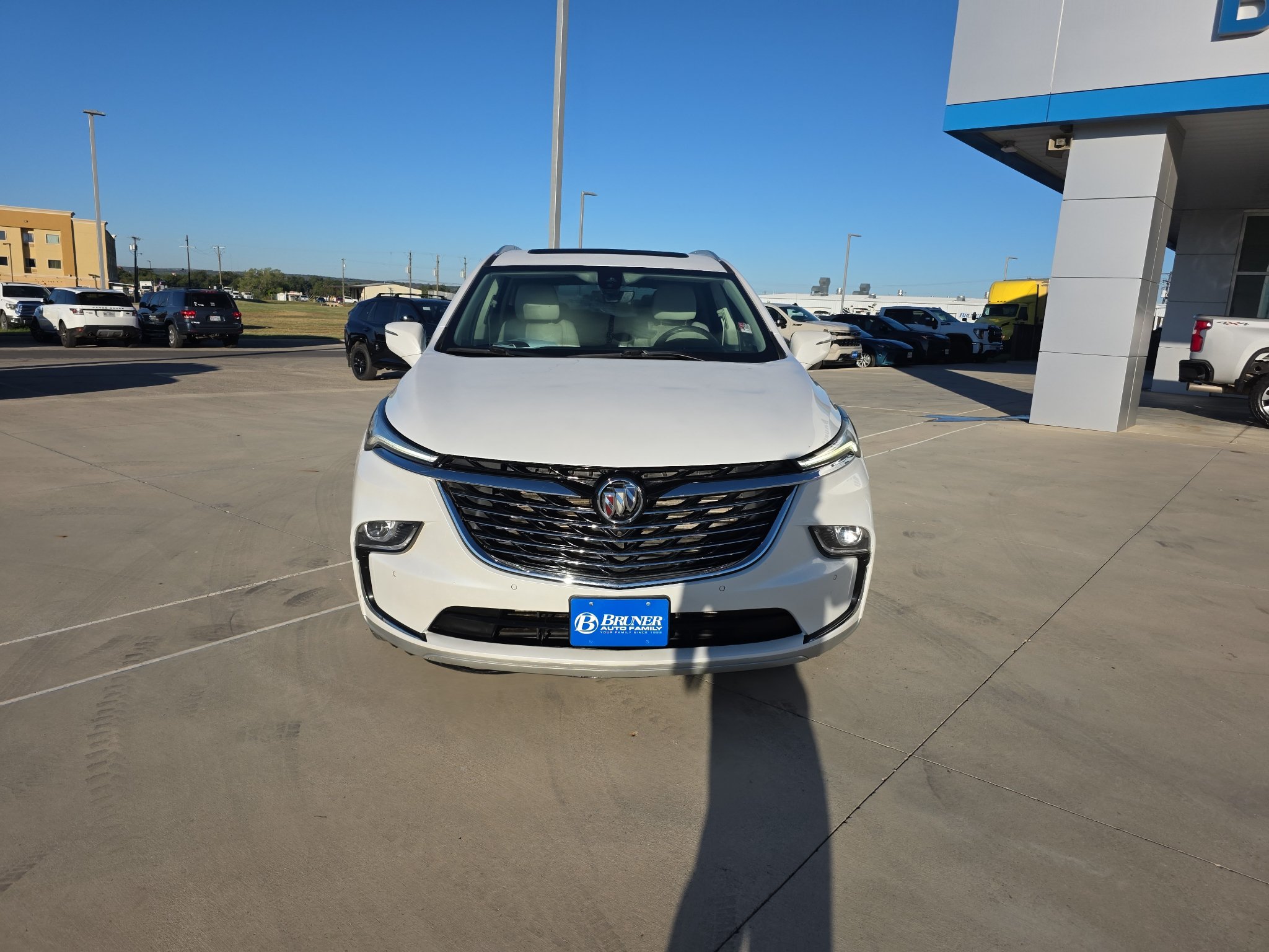 Used 2022 Buick Enclave Premium w/ Experience Buick Package FWD image 2