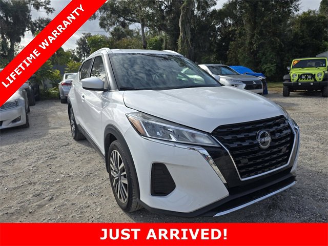 Used 2023 Nissan Kicks SV image 1