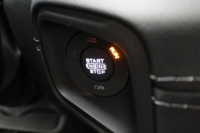 Used 2025 Jeep Wrangler Unlimited Sahara image 16