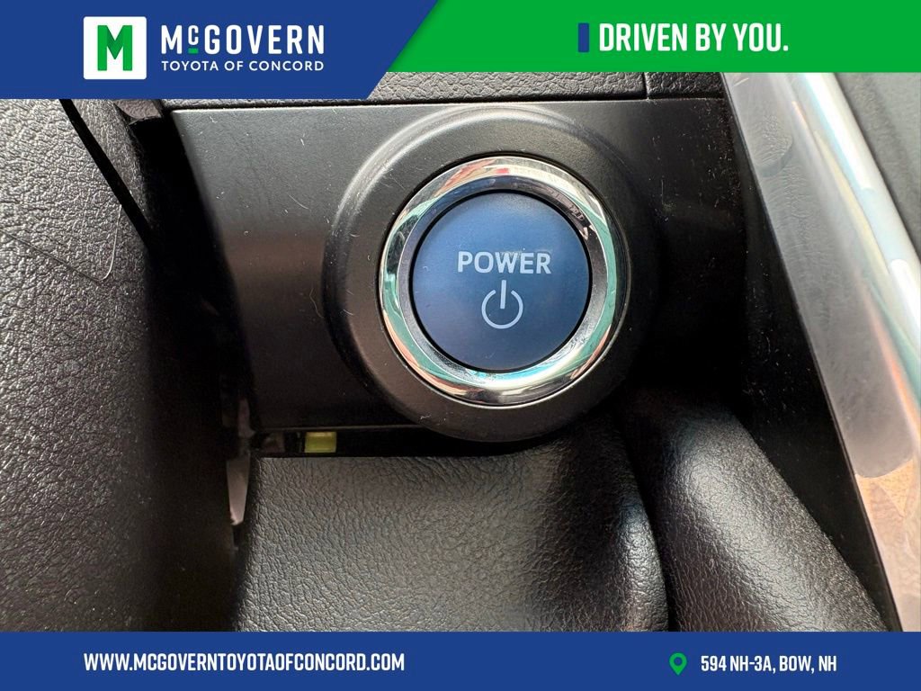 Used 2017 Toyota Camry SE w/ Moonroof Package FWD image 32