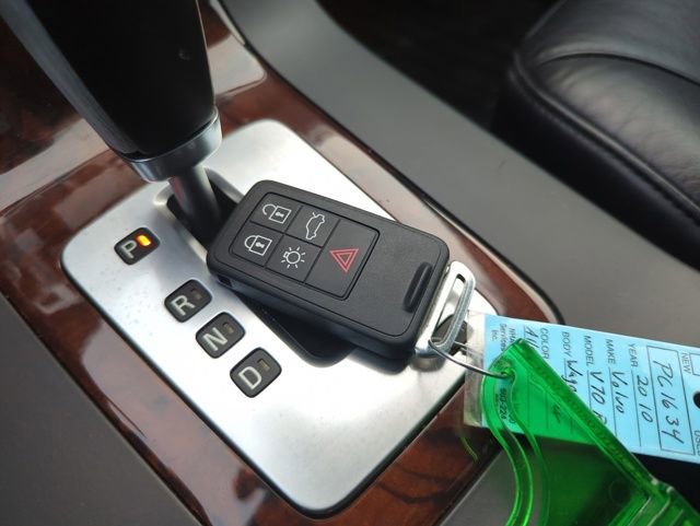 Used 2010 Volvo V70 image 29