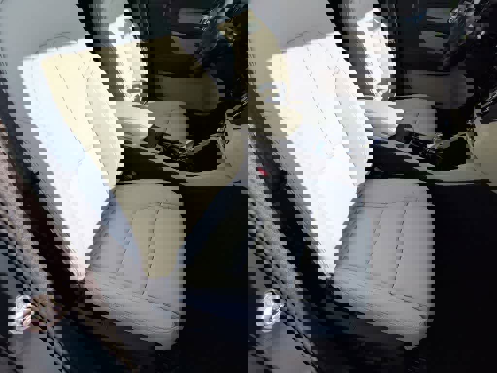 New 2026 Volvo XC40 B5 Ultra w/ Protection Package Premier image 21