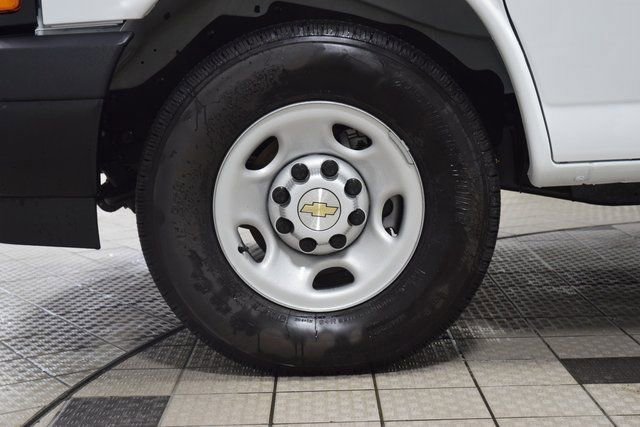 New 2025 Chevrolet Express 3500 Extended RWD image 15