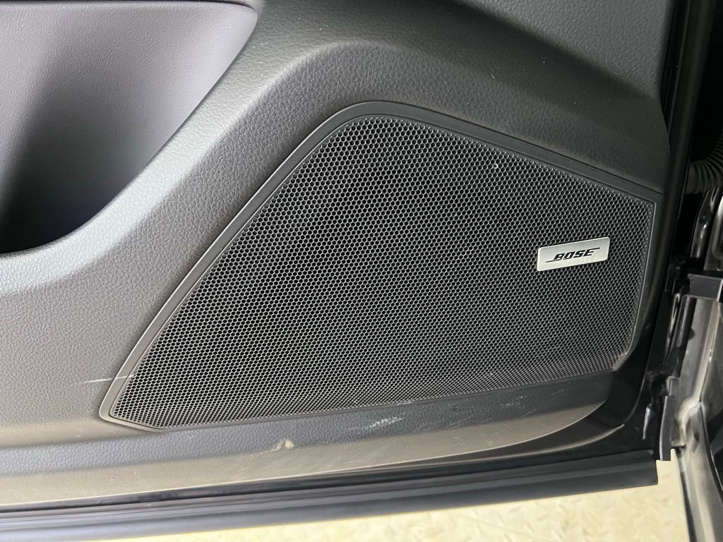 Certified 2023 Porsche Cayenne Platinum Edition image 28