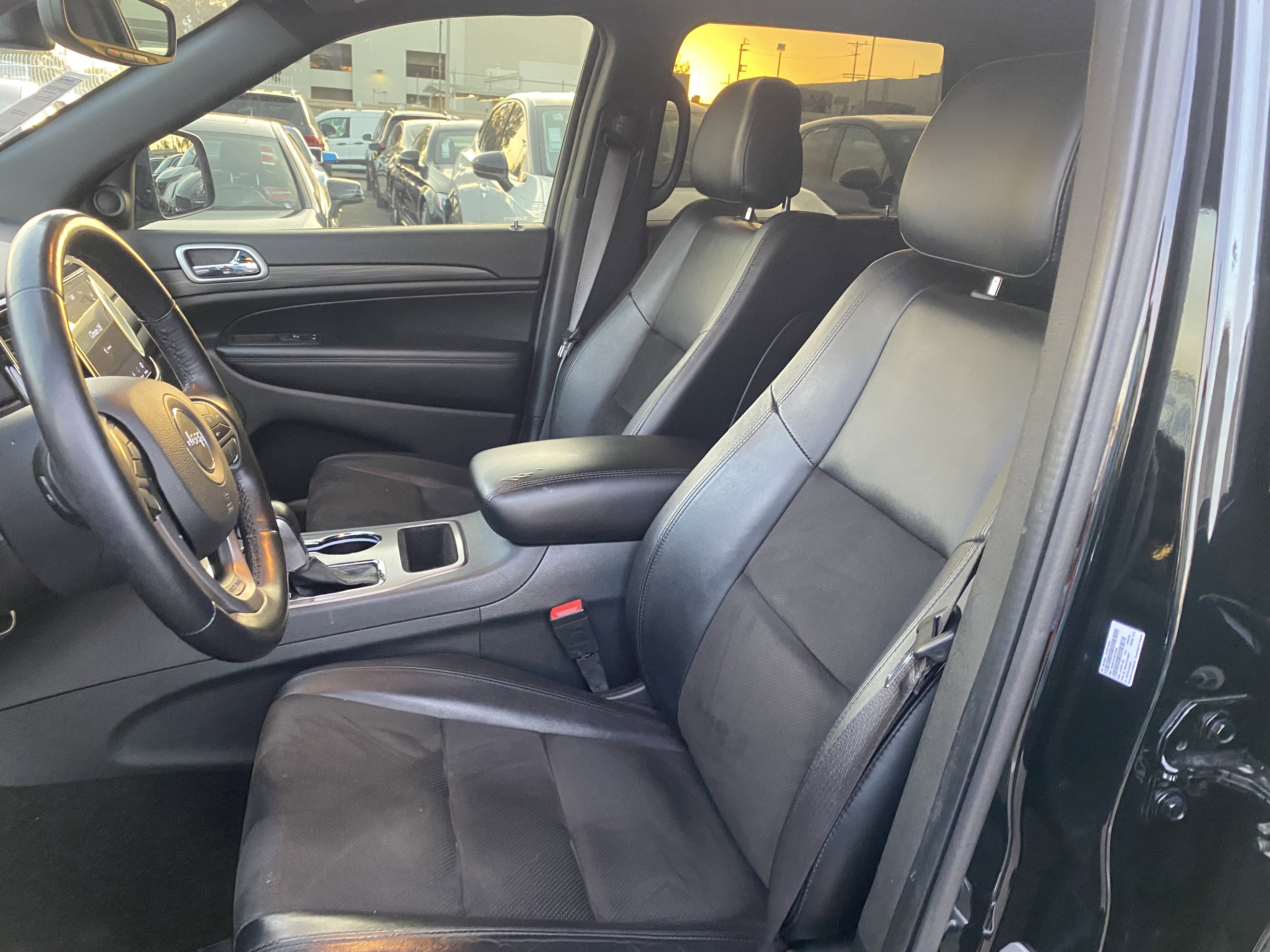 Used 2022 Jeep Grand Cherokee Laredo X image 10