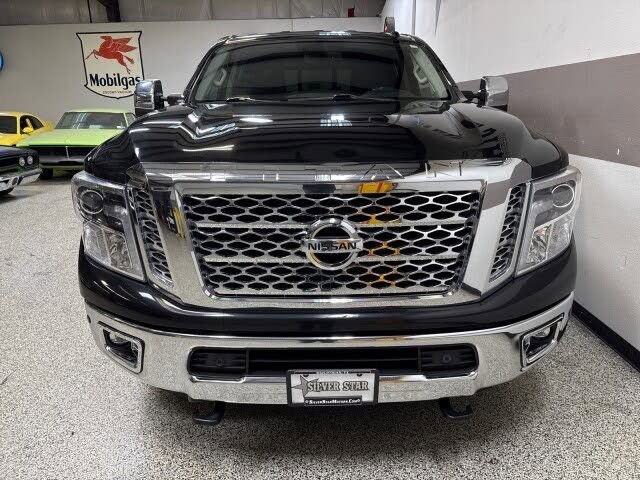 Used 2018 Nissan Titan SL w/ Chrome Package AWD/4WD image 44