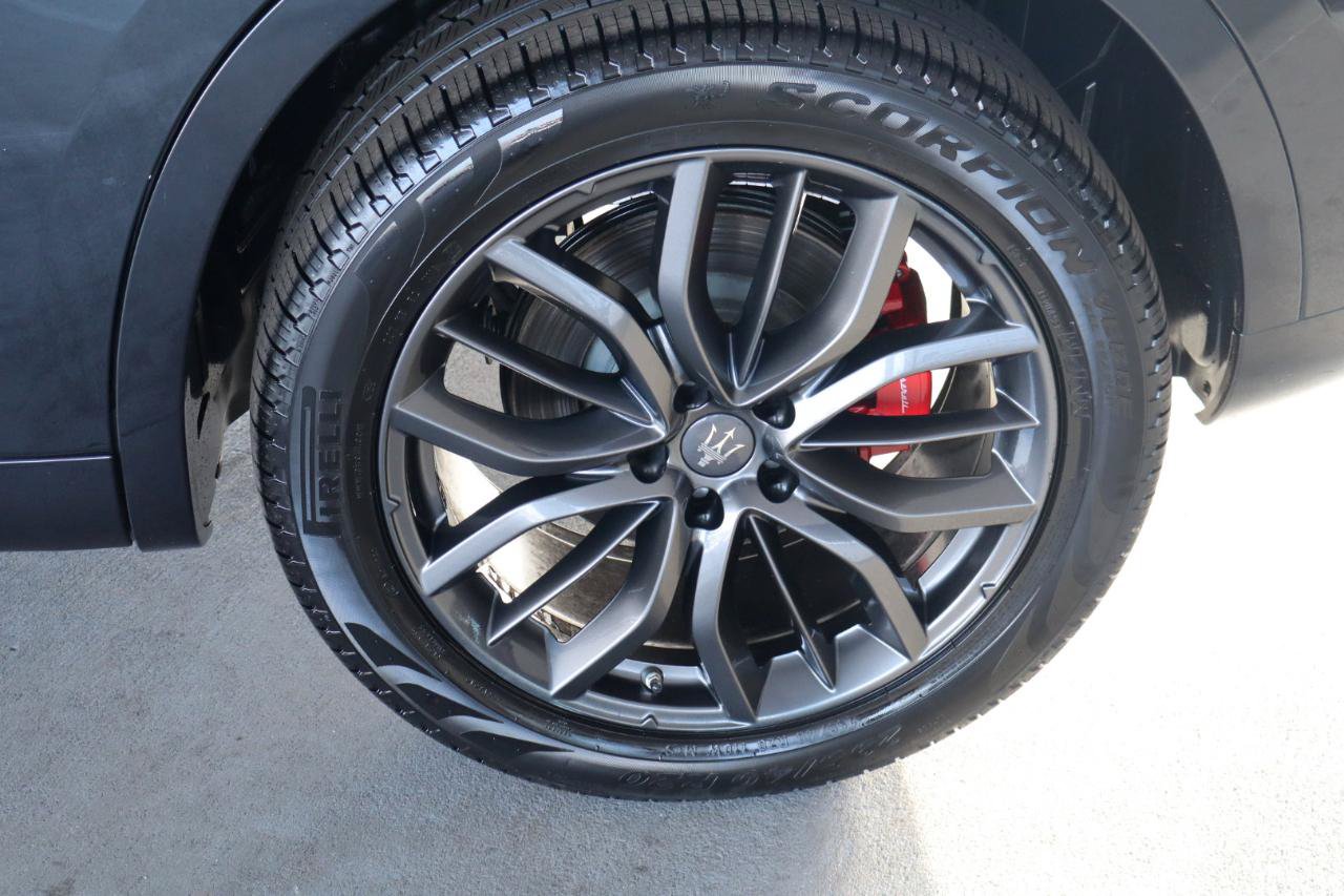 Used 2018 Maserati Levante GranLusso AWD/4WD image 43
