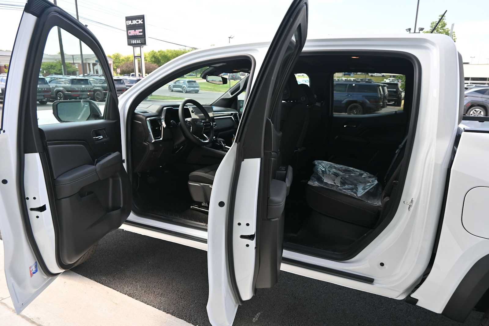 Used 2026 GMC Canyon Elevation w/ Technology Package RWD image 13