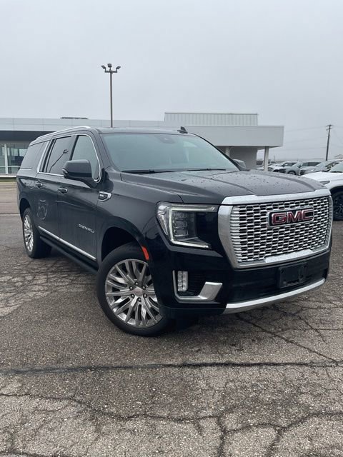 Used 2023 GMC Yukon XL Denali w/ Advanced Technology Package image 1