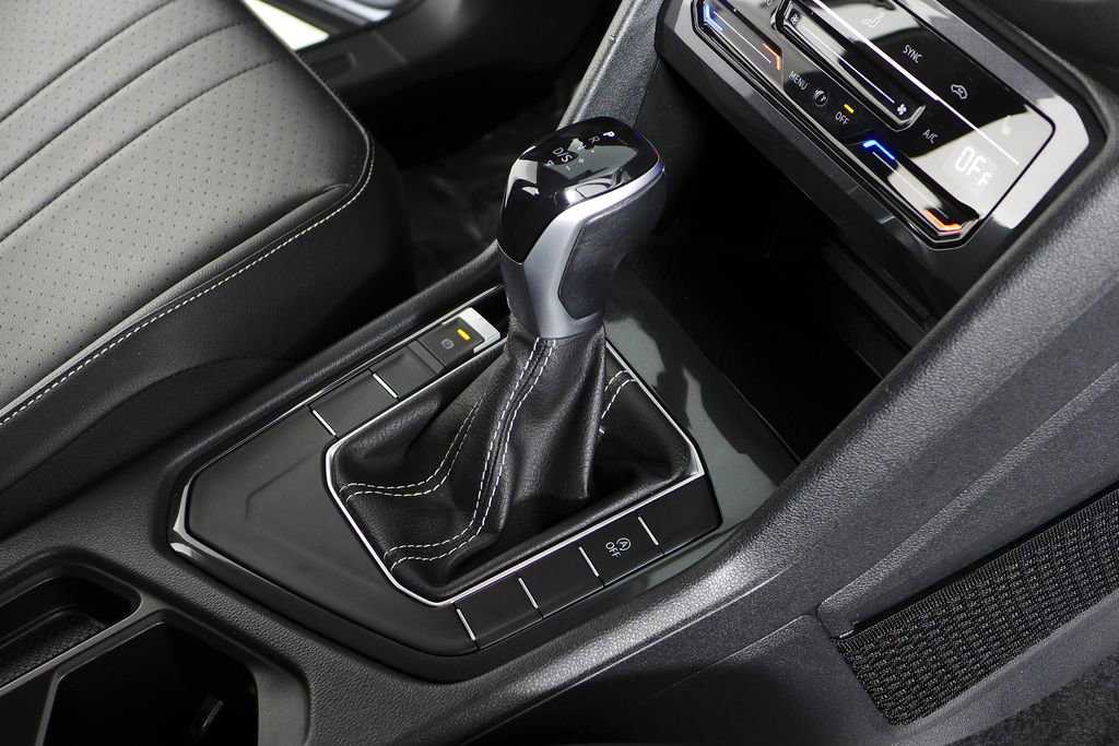 Used 2022 Volkswagen Tiguan SE image 15