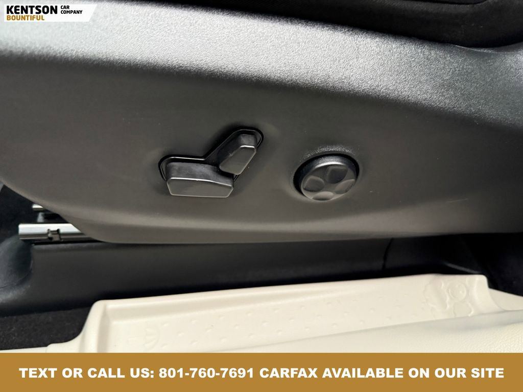 Used 2024 Chrysler Pacifica Touring-L image 29