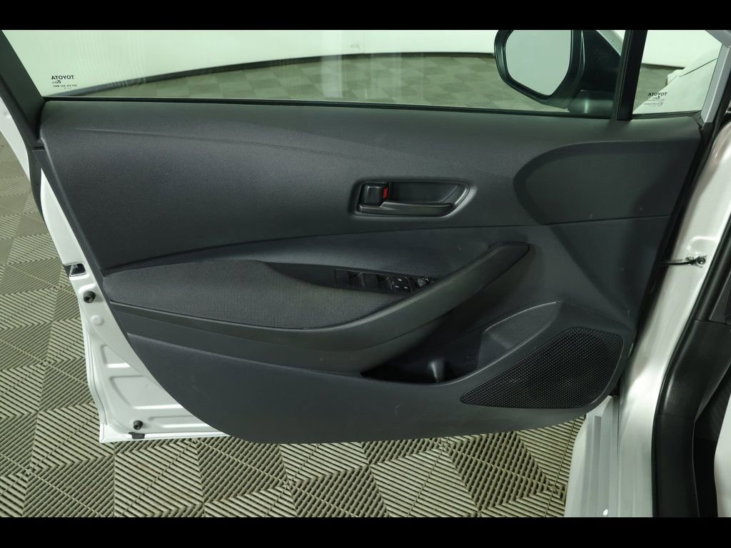 Used 2025 Toyota Corolla LE image 22
