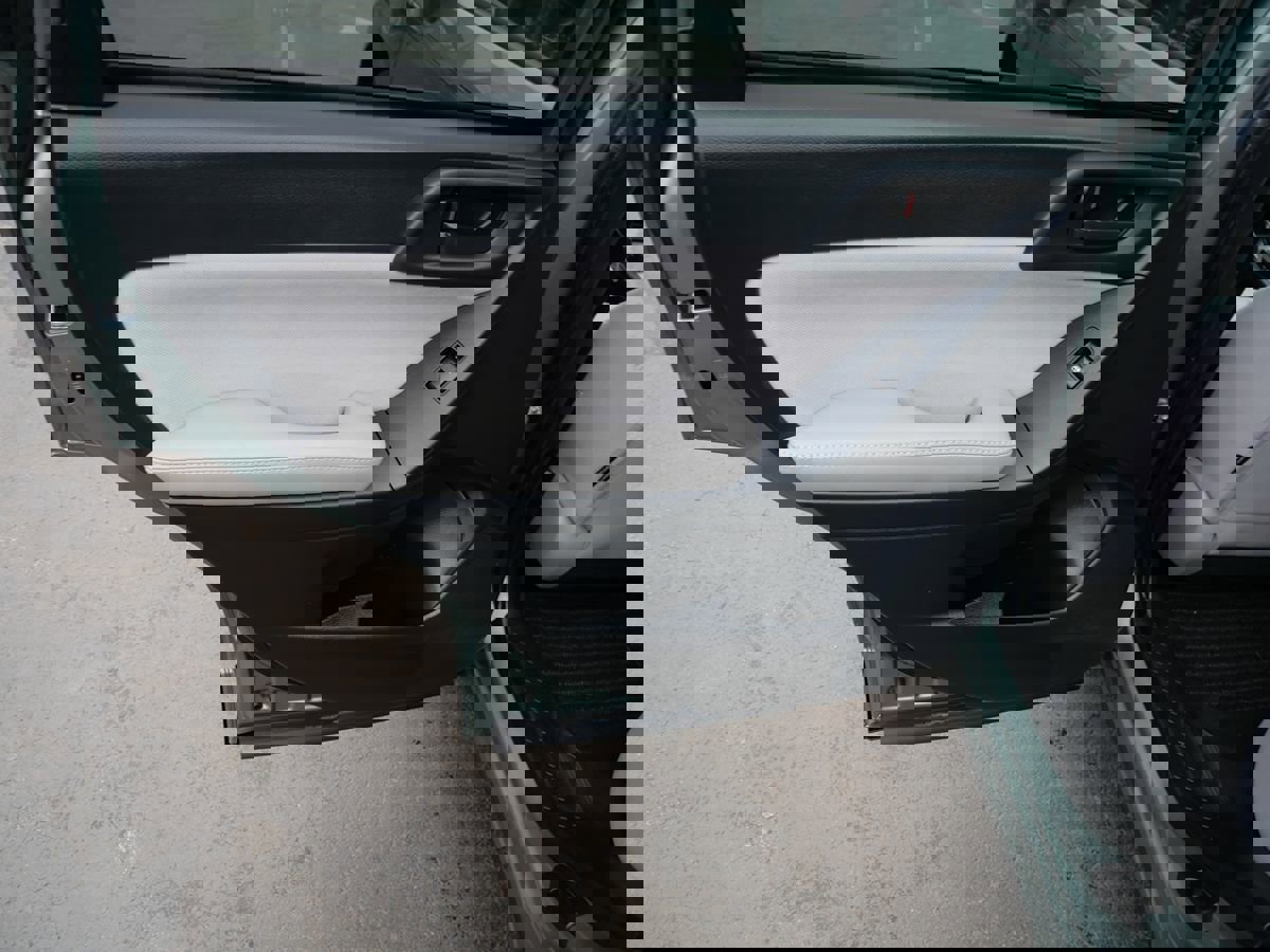 Used 2016 Subaru Forester 2.5i Premium w/ All-Weather Package image 17