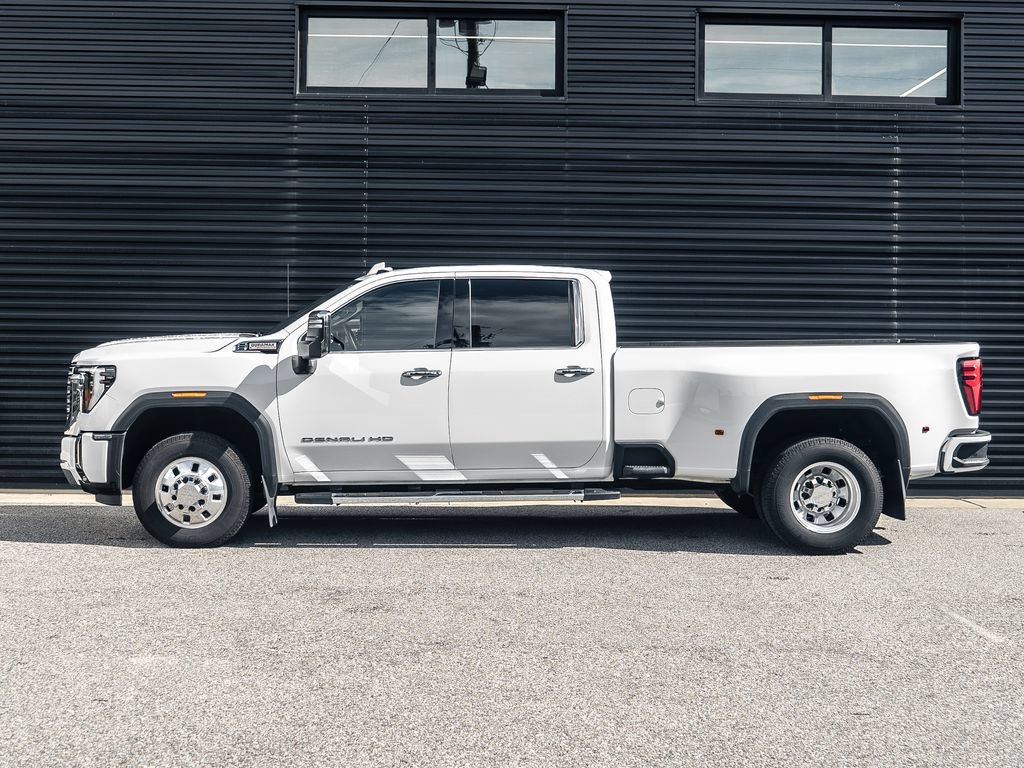 Used 2025 GMC Sierra 3500 Denali w/ Technology Package AWD/4WD image 2