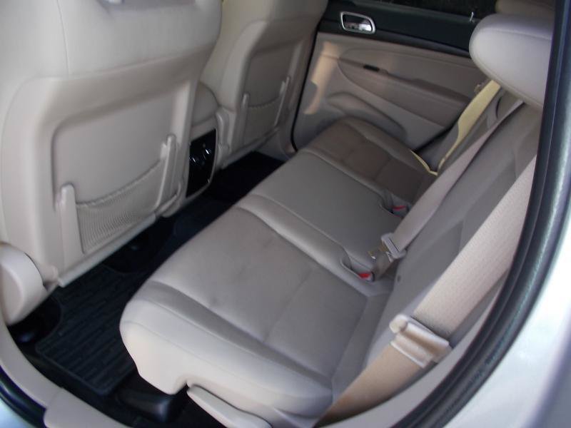 Used 2016 Jeep Grand Cherokee Laredo RWD image 24