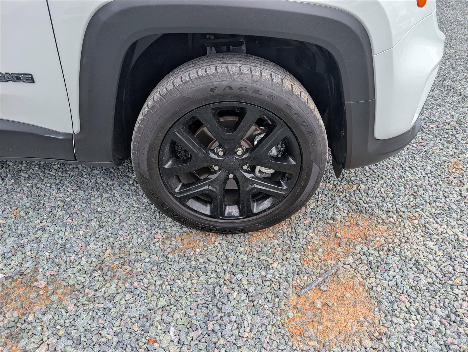 Used 2022 Jeep Renegade Altitude w/ Sun/Sound Group AWD/4WD image 9