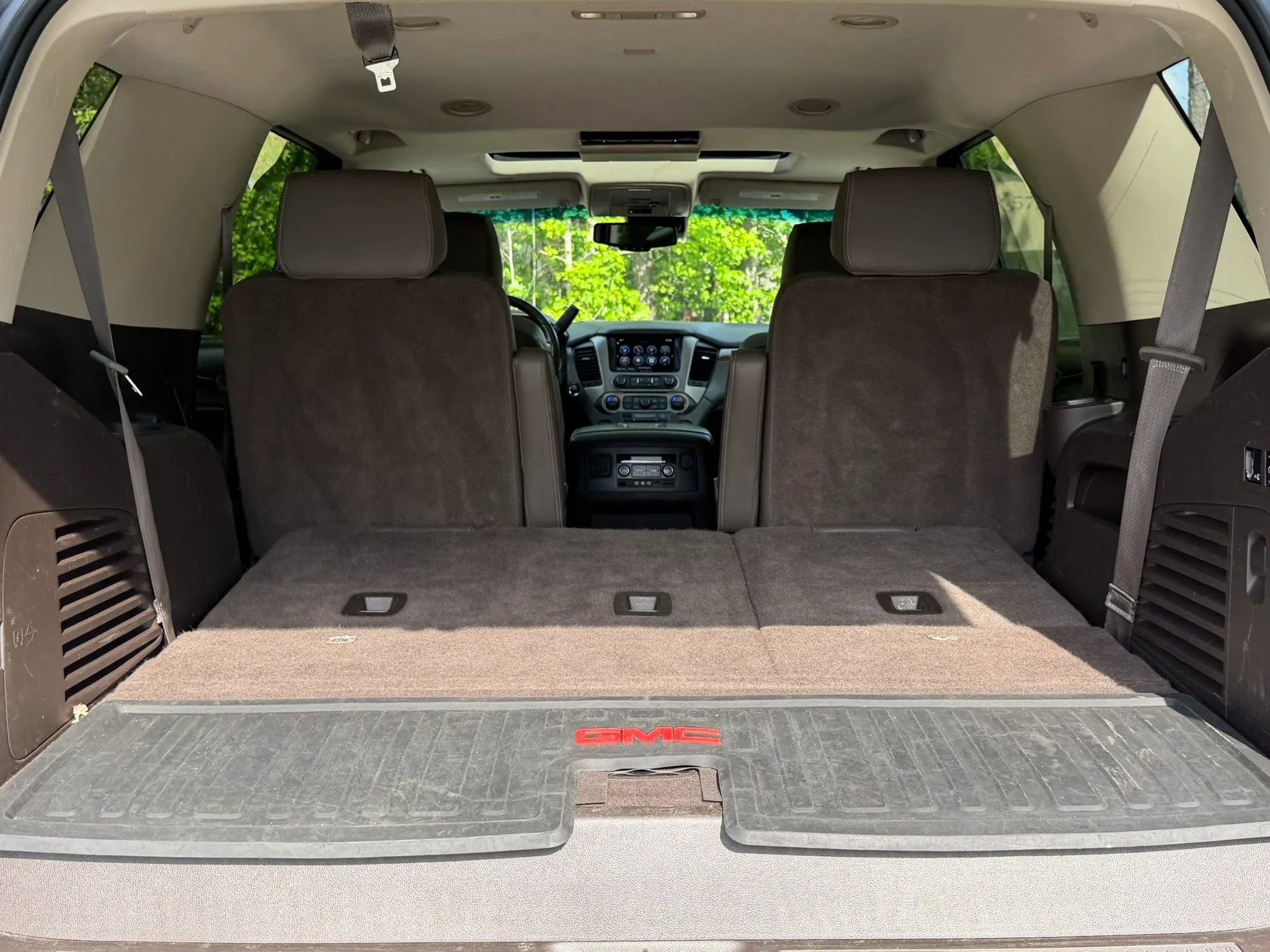 Used 2015 GMC Yukon Denali w/ Open Road Package RWD image 25