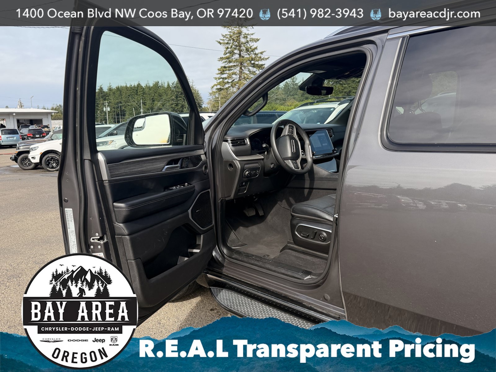 Used 2024 Jeep Wagoneer L Series III w/ Flexible Seating Group AWD/4WD image 11