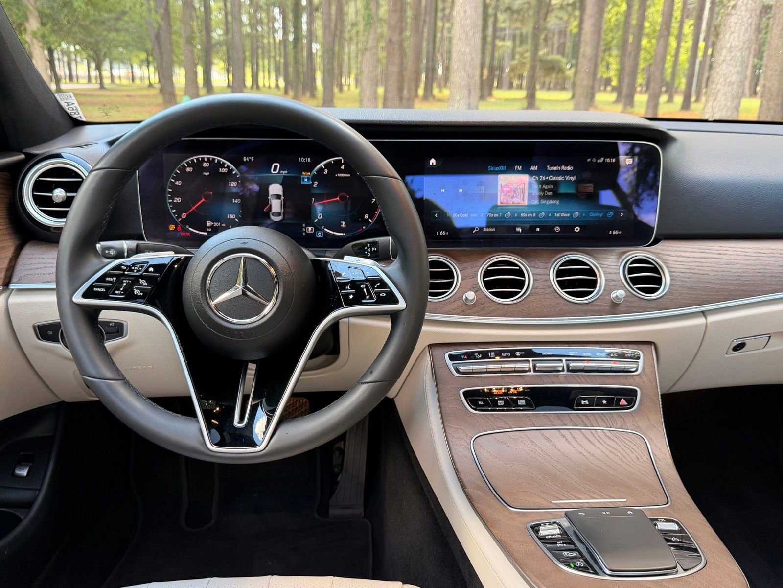Used 2023 Mercedes-Benz E 350 4MATIC Sedan image 3