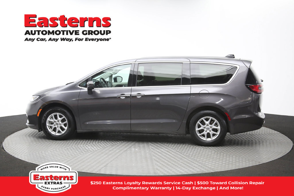 Used 2023 Chrysler Pacifica Touring-L FWD image 63