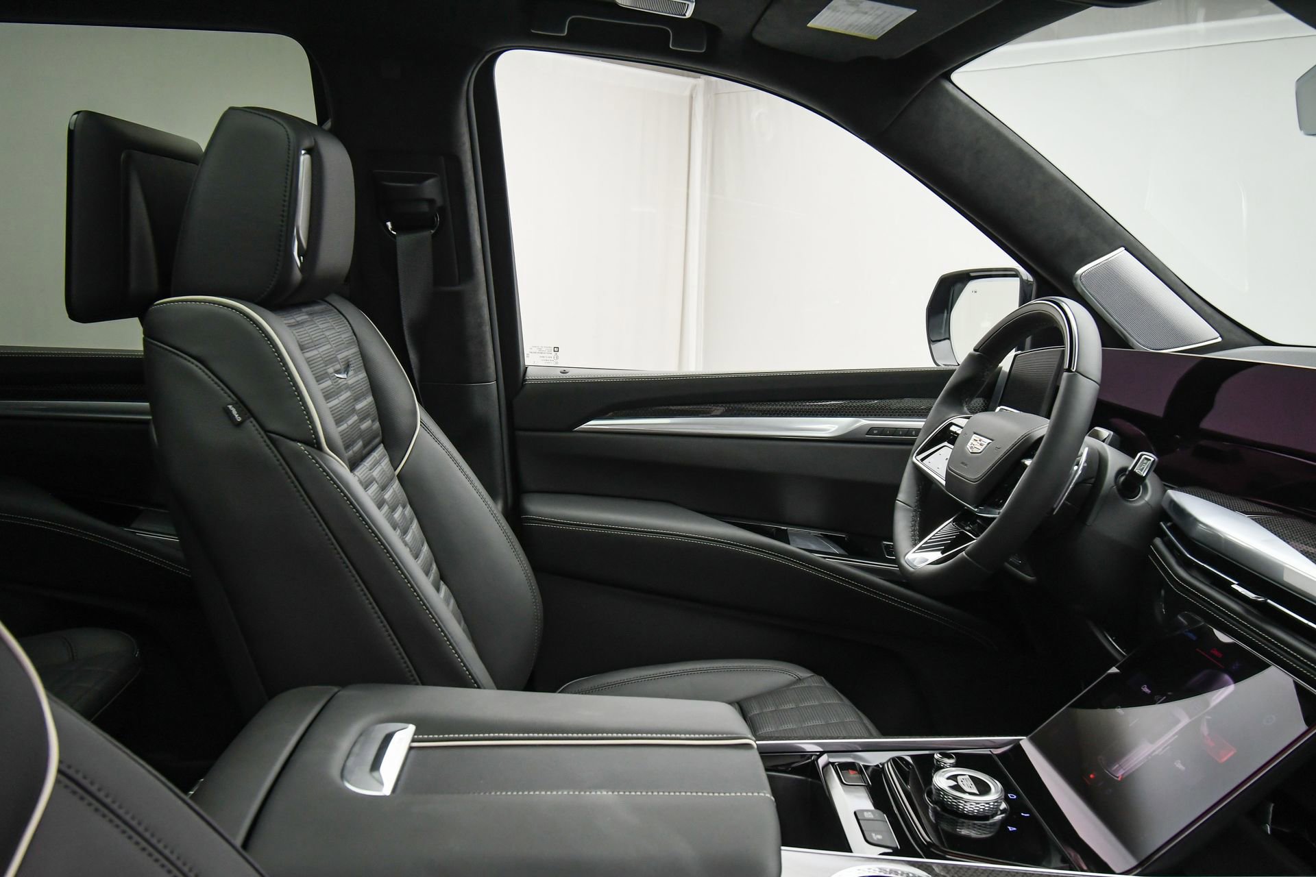 Used 2025 Cadillac Escalade V w/ LPO, ONYX Package image 56