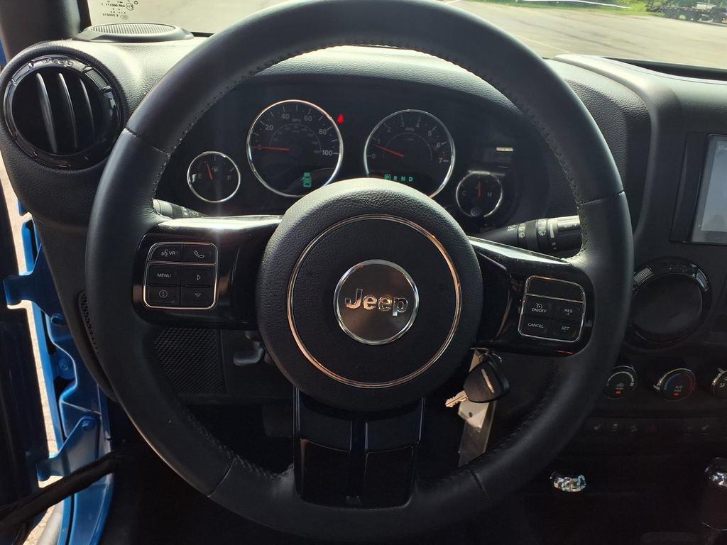 Used 2015 Jeep Wrangler Unlimited Sahara AWD/4WD image 6