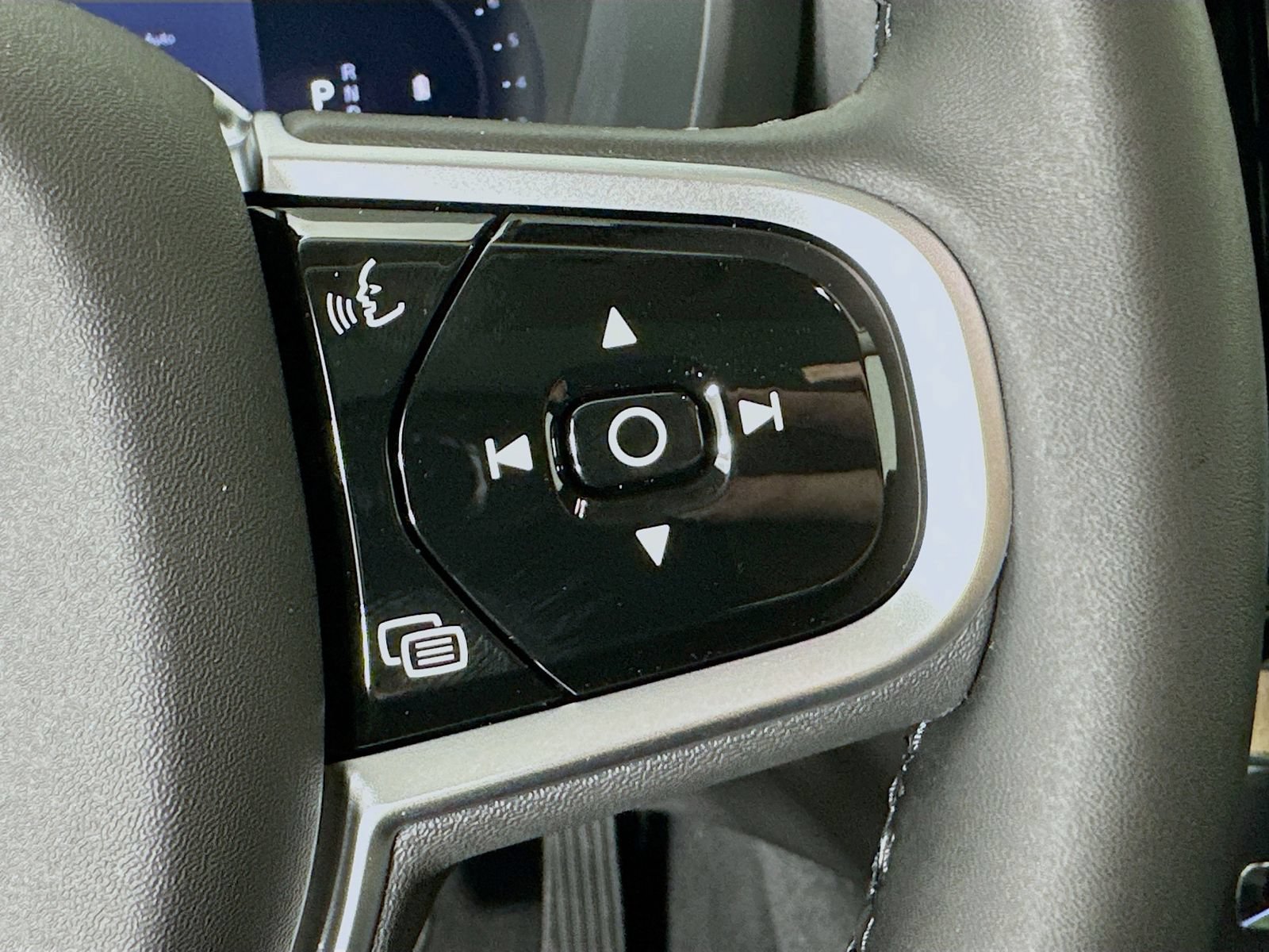 New 2026 Volvo XC60 B5 Plus w/ Protection Package Premier AWD/4WD image 19