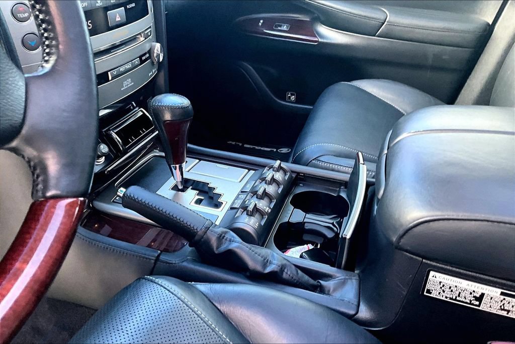 Used 2013 Lexus LX 570 4WD w/ Luxury Pkg image 18