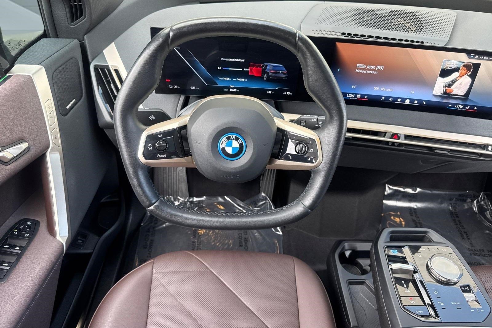 Used 2025 BMW iX xDrive50 AWD/4WD image 32