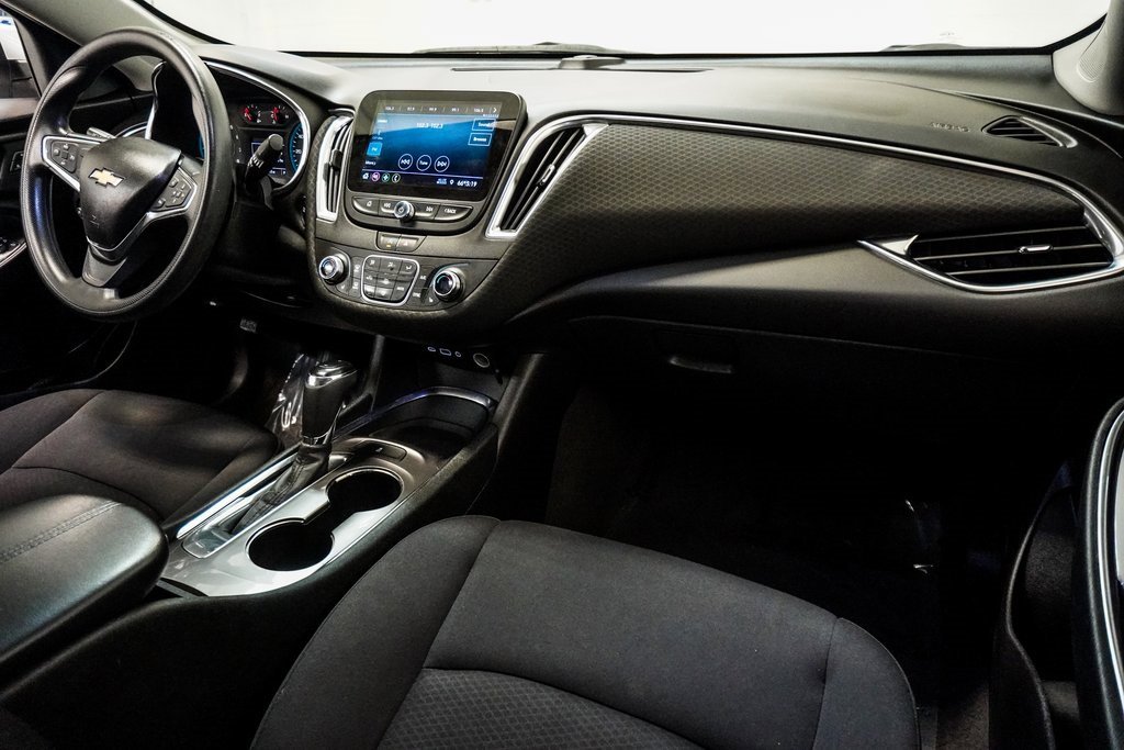 Used 2020 Chevrolet Malibu LT image 11