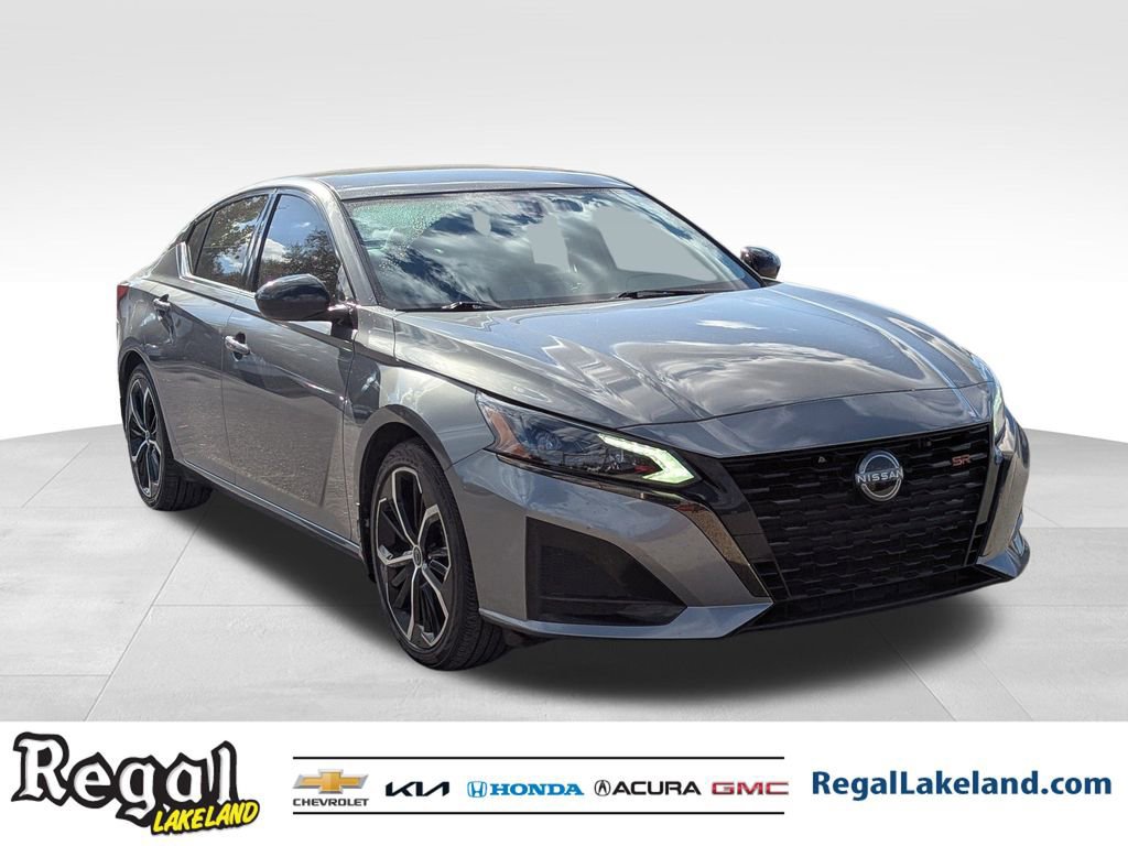 Used 2023 Nissan Altima 2.5 SR image 2
