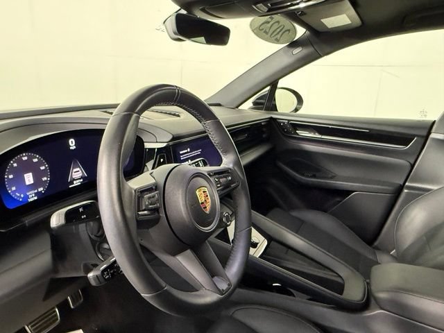 Used 2025 Porsche Macan 4S Electric AWD/4WD image 7