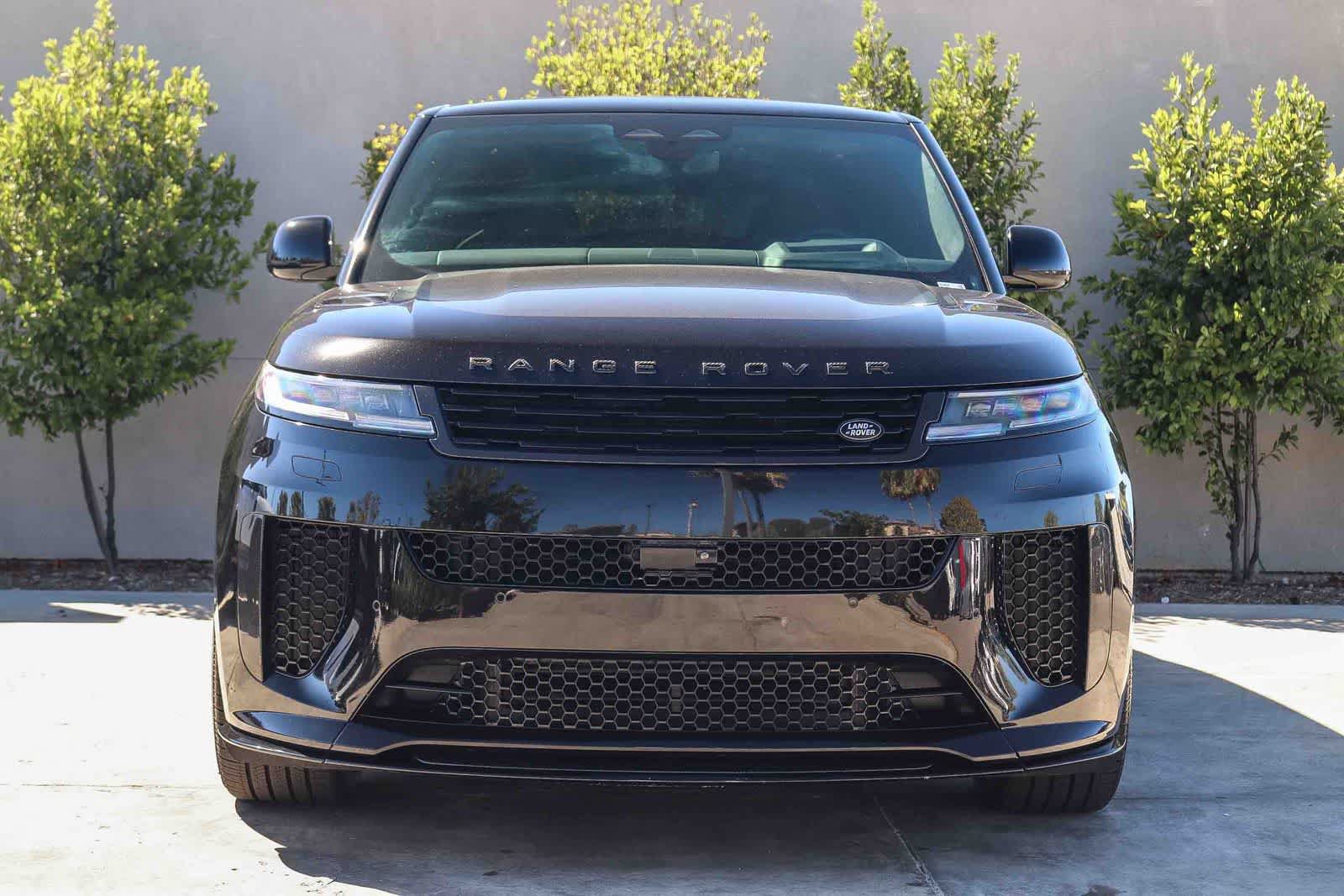 Used 2024 Land Rover Range Rover Sport AWD/4WD image 2