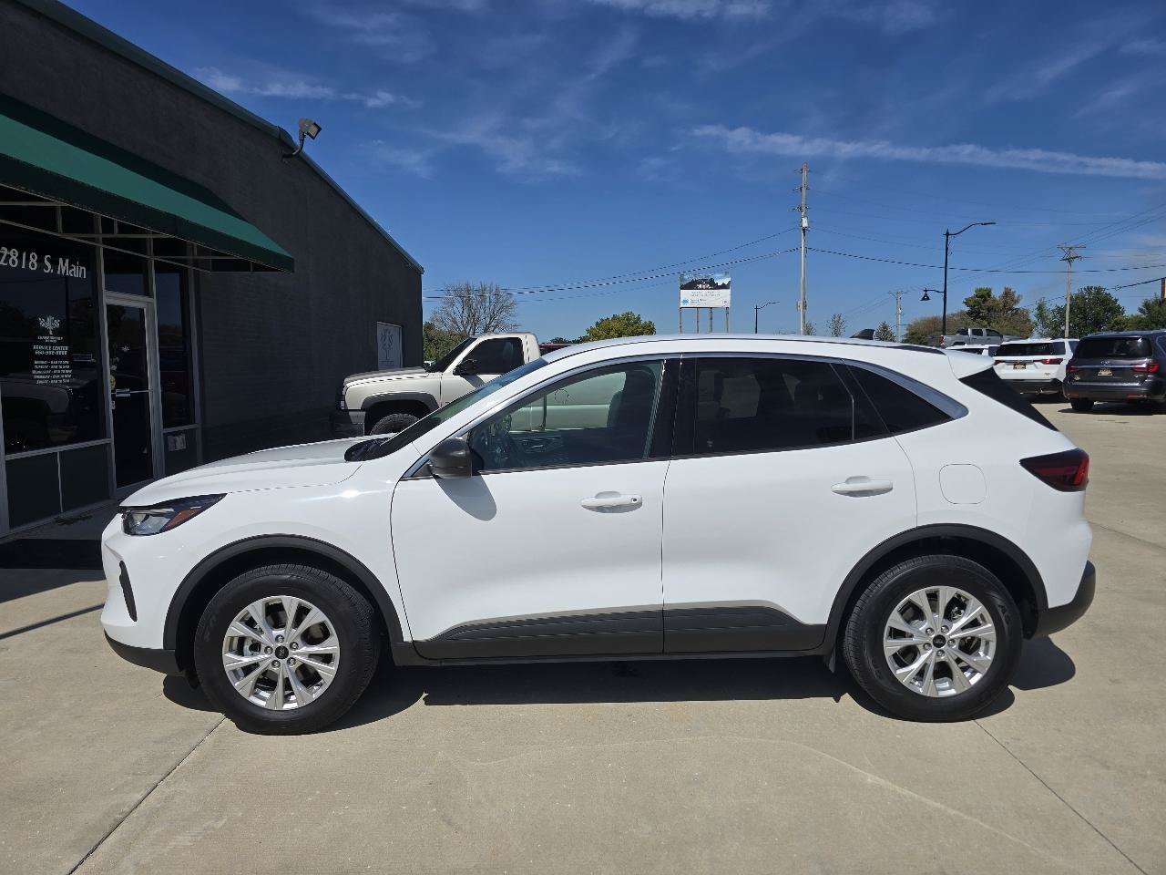 Used 2023 Ford Escape Active AWD/4WD image 2