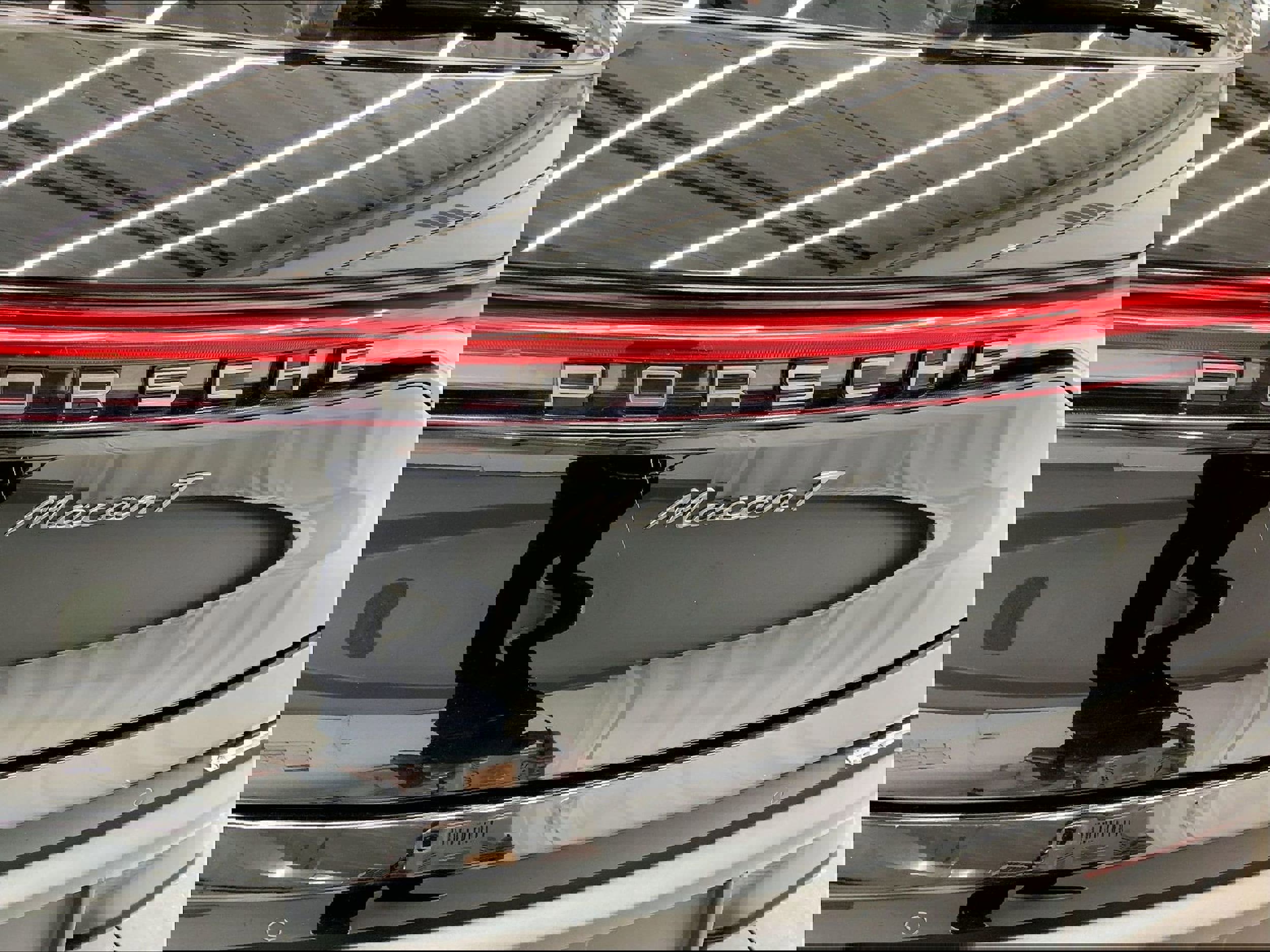 Used 2023 Porsche Macan Turbo image 31