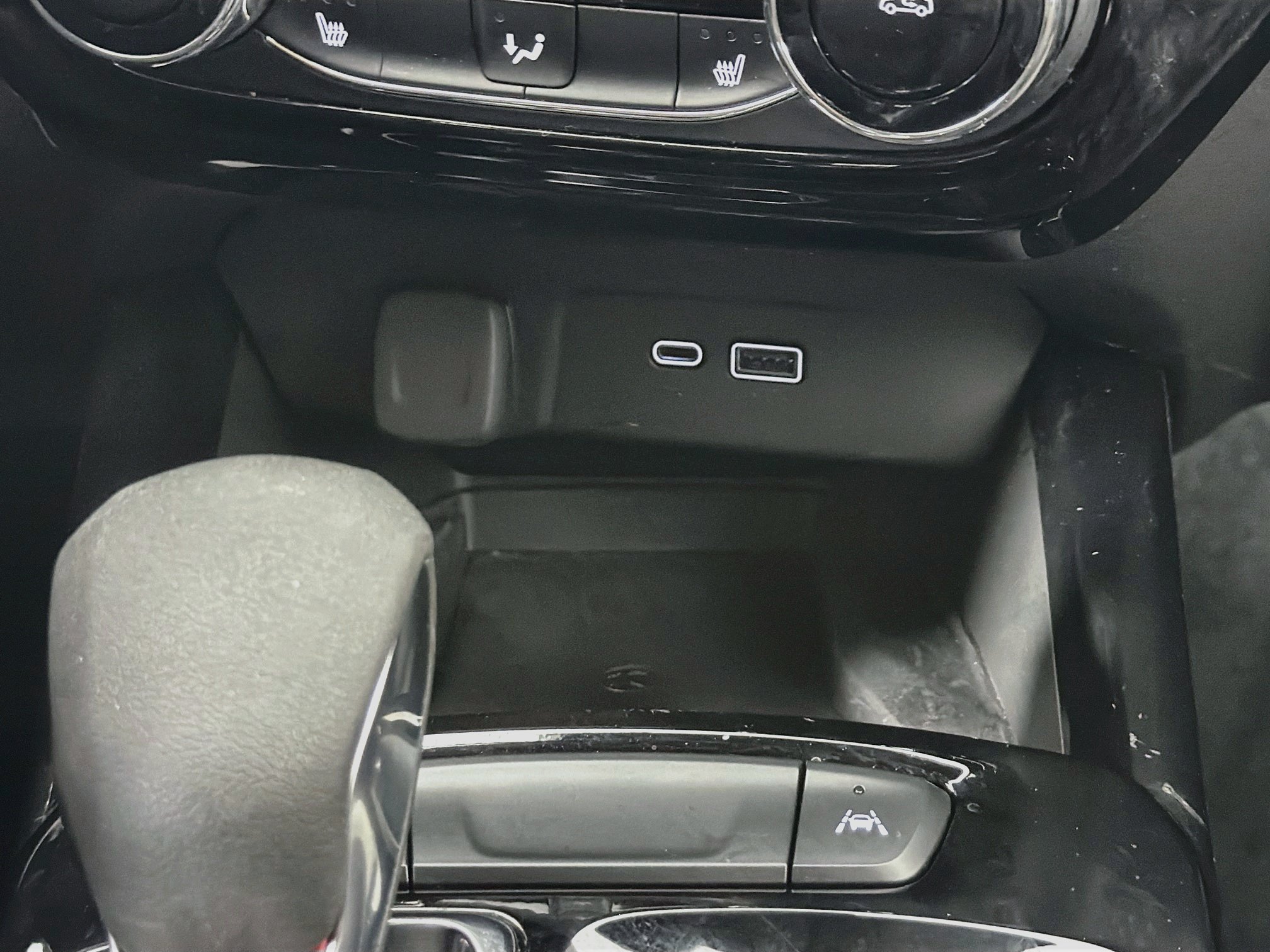 Used 2024 Chevrolet Trax RS w/ Sunroof Package FWD image 26