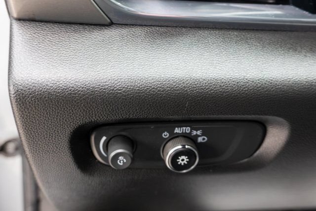Used 2023 Chevrolet Traverse LT FWD image 19