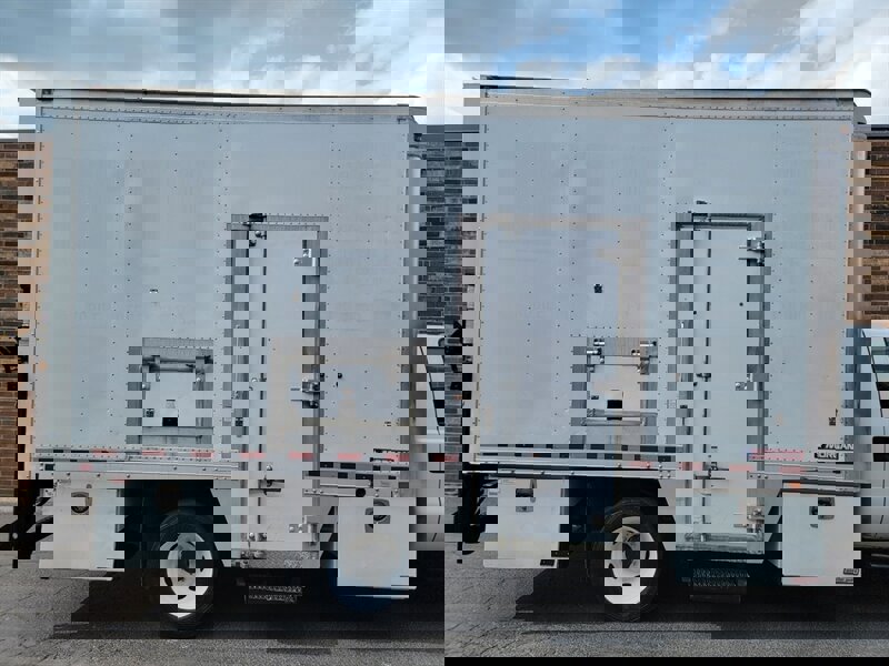 Used 2016 Ford F550 2WD Regular Cab Super Duty image 24