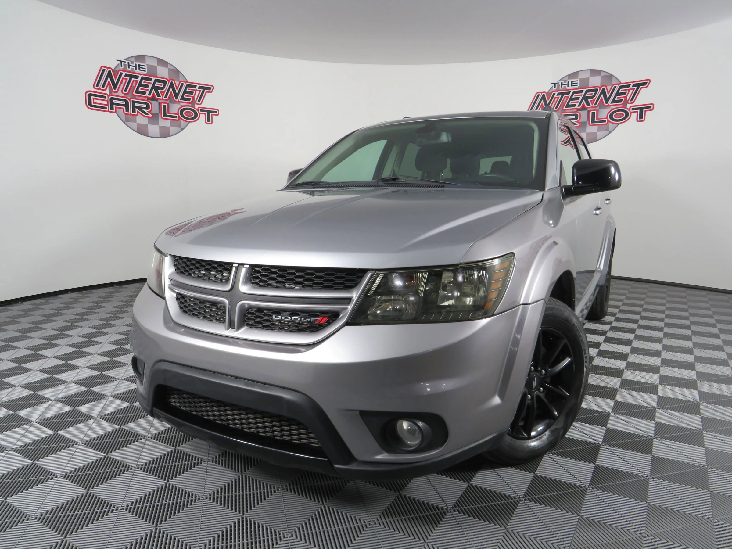 Used 2019 Dodge Journey SE w/ Blacktop Package FWD image 1