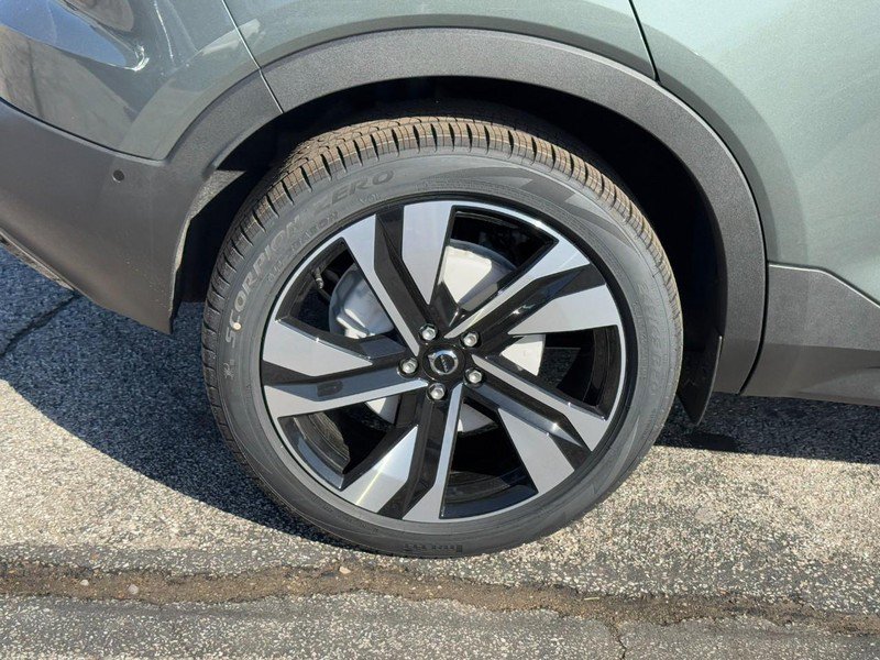 New 2026 Volvo XC40 B5 Ultra w/ Climate Package AWD/4WD image 4