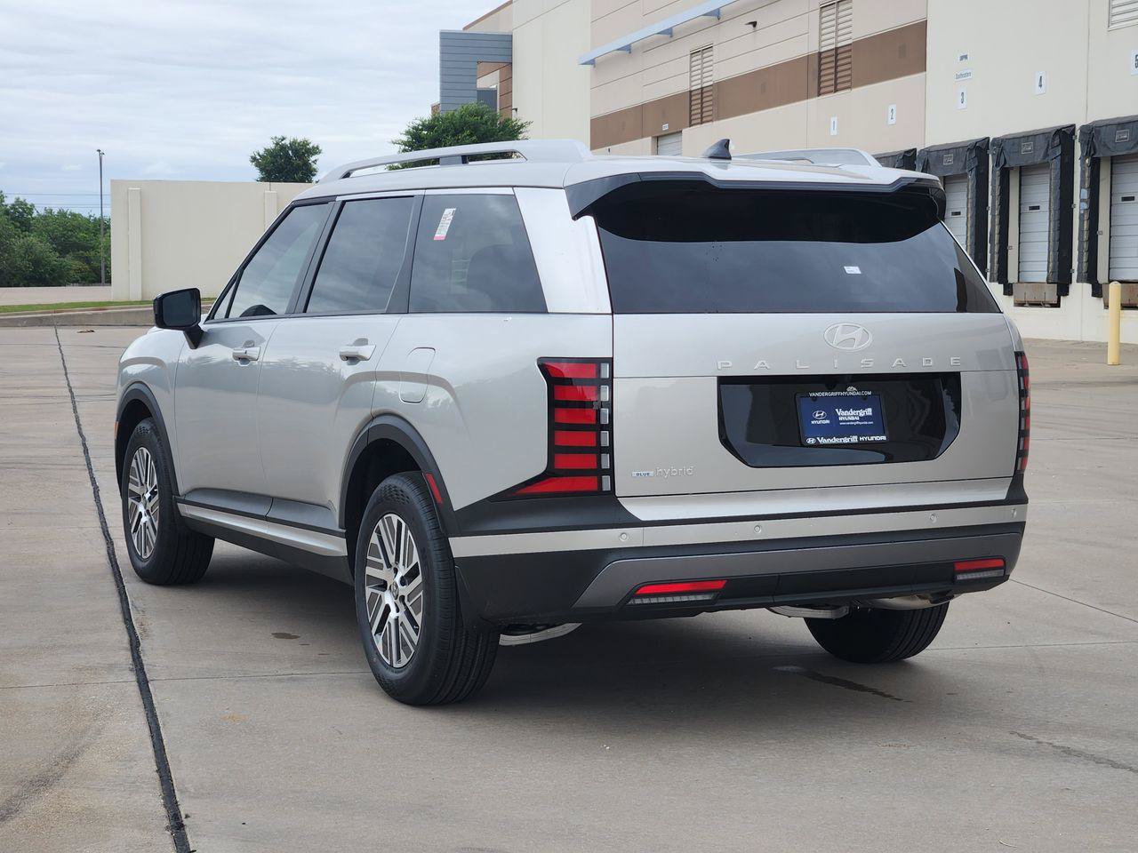 New 2026 Hyundai Palisade FWD Hybrid image 3