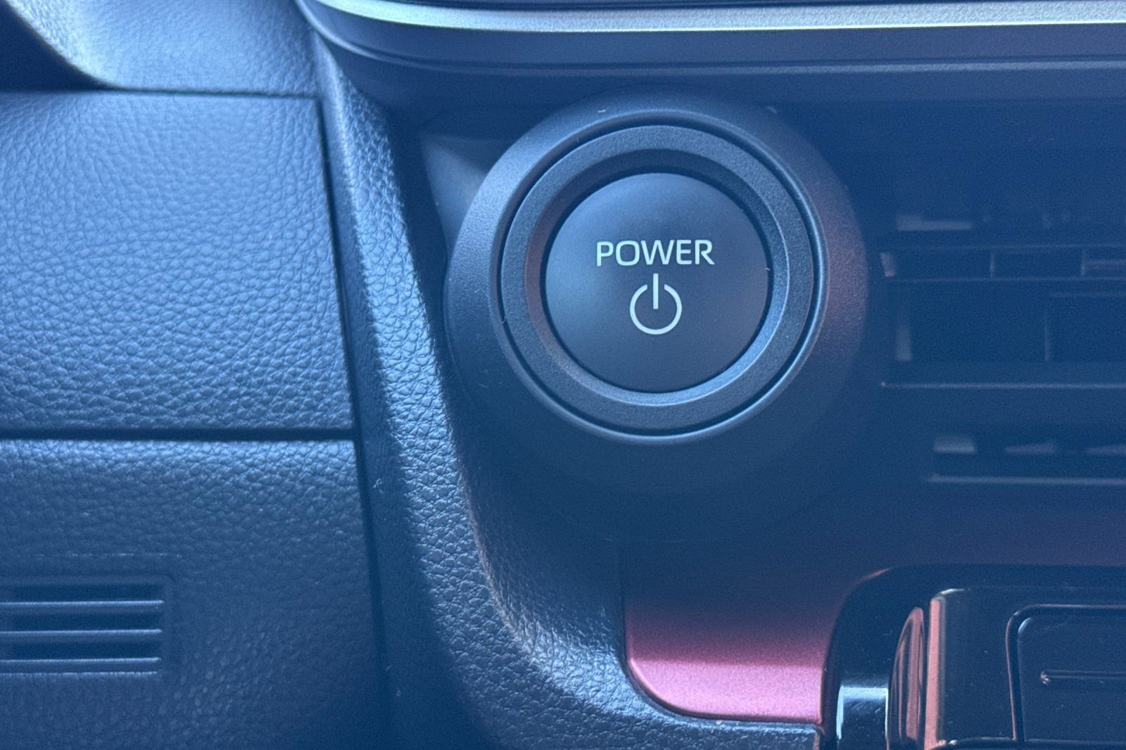 Used 2025 Toyota Prius Plug-In Hybrid image 26