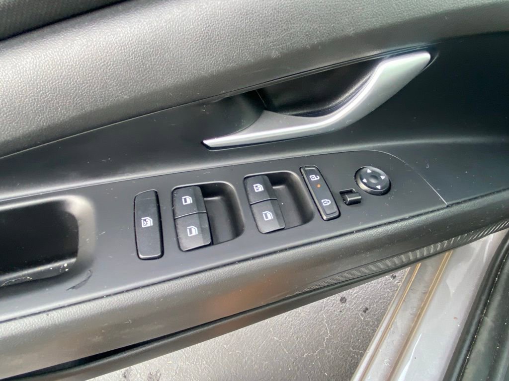 Used 2025 Hyundai Elantra SEL FWD image 17