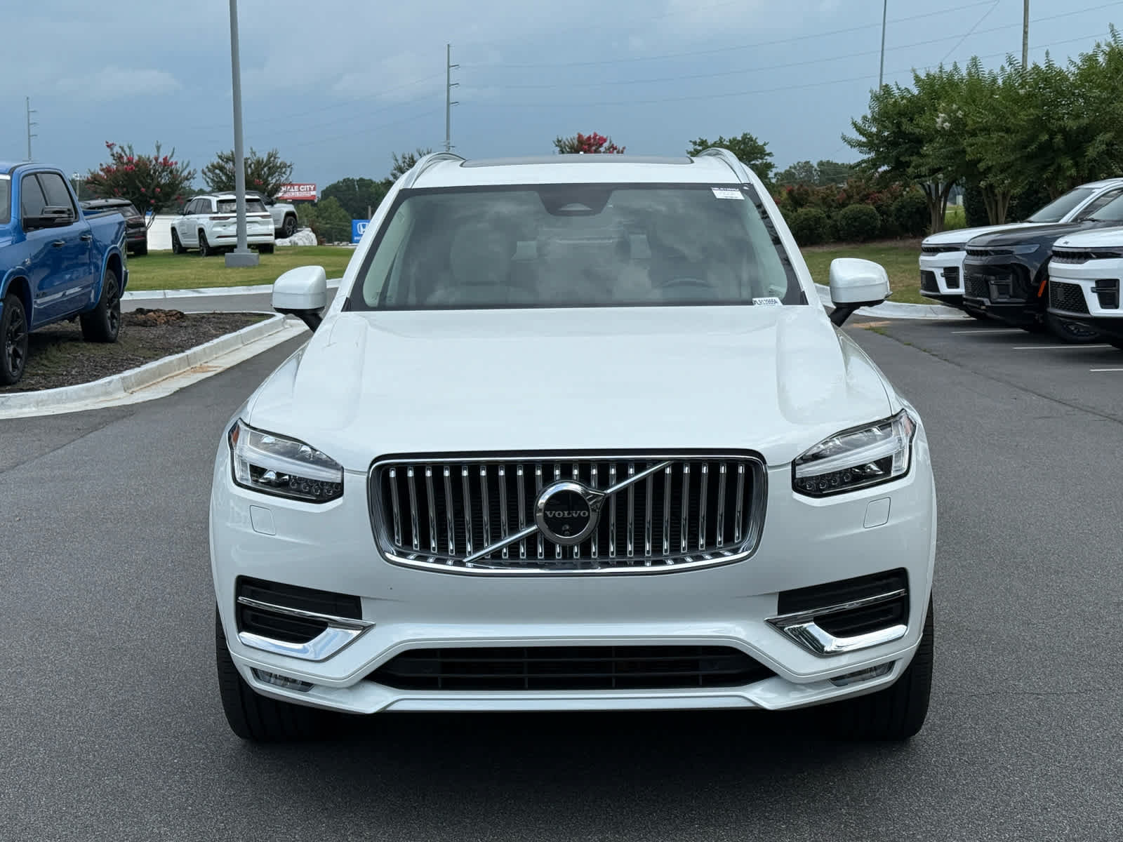 Used 2025 Volvo XC90 B5 Plus w/ Protection Package Premier AWD/4WD image 8