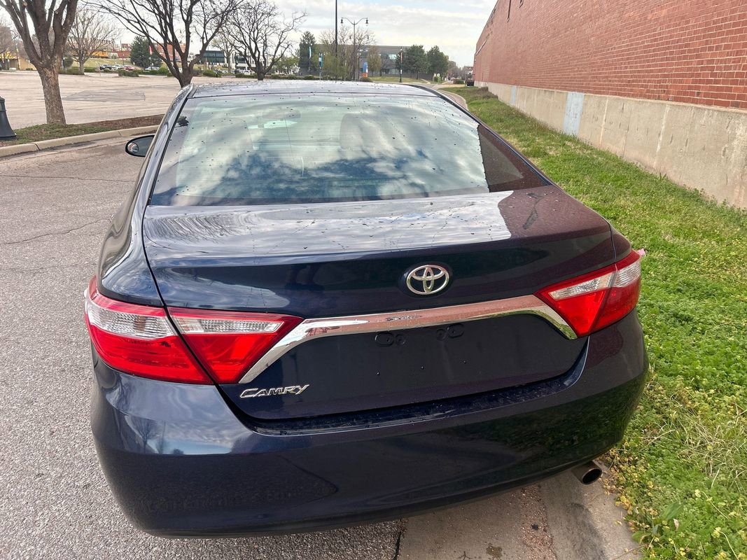 Used 2015 Toyota Camry LE FWD image 3