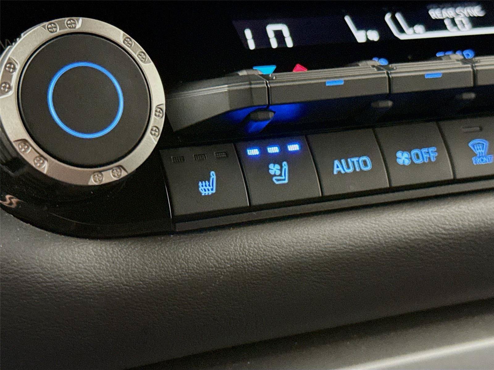 Used 2024 Toyota Sequoia Platinum AWD/4WD image 11
