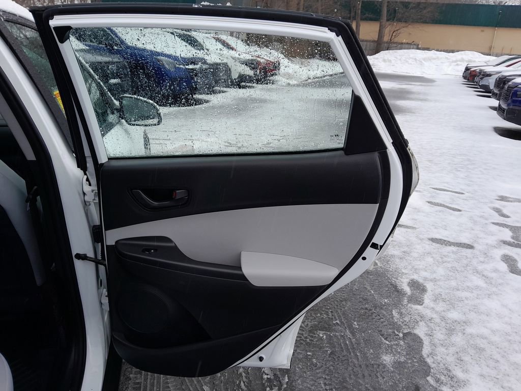 Used 2022 Hyundai Kona SE image 34